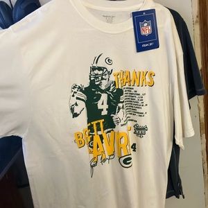 Great packer collector item, Brett Favre. New with original tags !